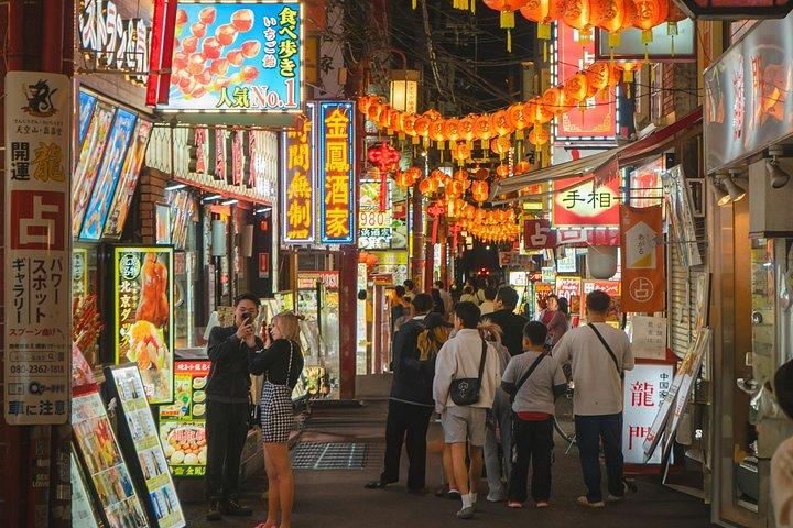 夜の街歩きツアー横浜、地元の人と歩いて発見