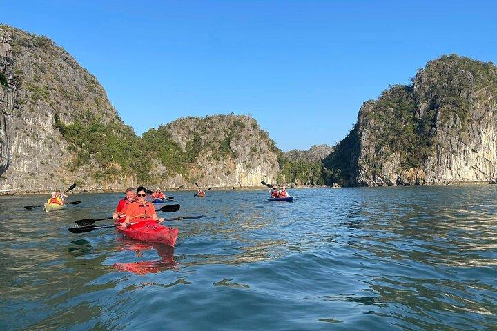 Inesquecível Lan Ha Bay Sunset Tour em cruzeiro de luxo de Cat Ba