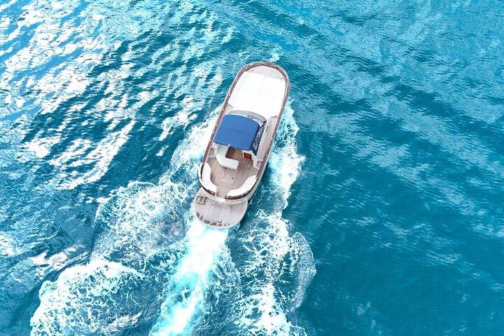 Capri Boat Tour med valgfri Blue Grotto besøg fra Sorrento