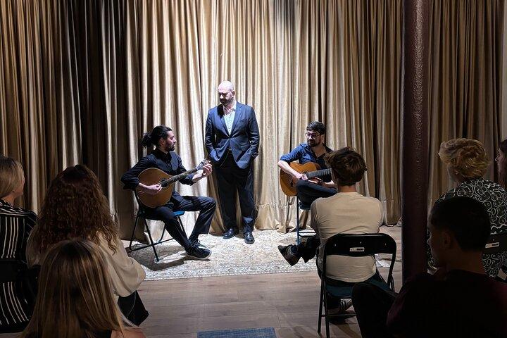 Lisbonne: Authentique spectacle de Fado Live à Alfama avec vin de Porto