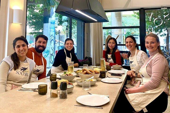 Athens: Traditional Vegan Cooking Class incl. Drinks