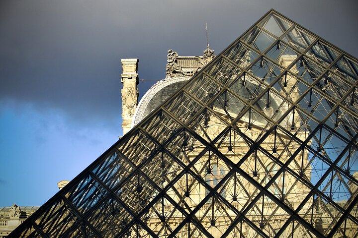 Paris: Luxury Private Photo Tour-Eiffel tower & Louvre pyramid