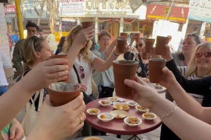 Delhi: Explore Old Delhi on Tuk Tuk com compras e comida de rua