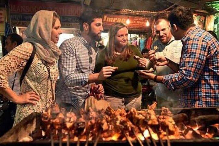 Delhi: Explore Old Delhi on Tuk Tuk com compras e comida de rua