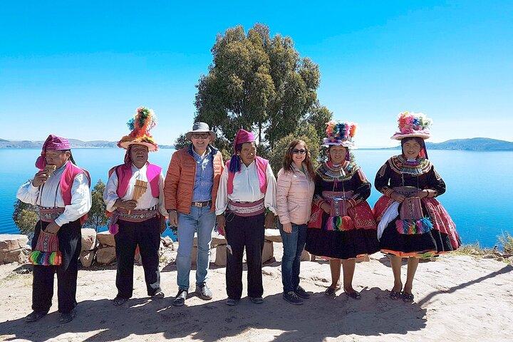 Tour in motoscafo di Uros e Taquile di un'intera giornata, tutto incluso