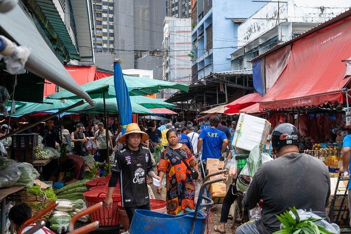 Rickshaw e caminhada nas cores da selva de Bangkok
