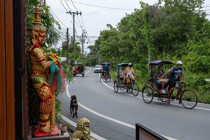 Rickshaw e caminhada nas cores da selva de Bangkok