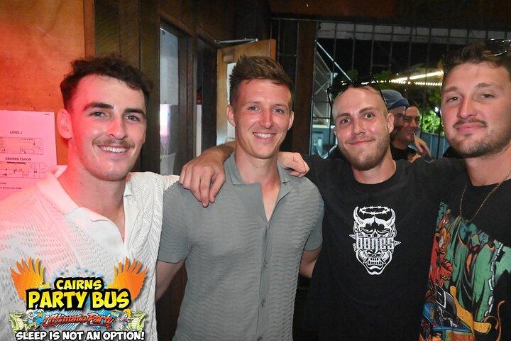 Cairns Party Bus Pub Crawl Night Out Erfahrung