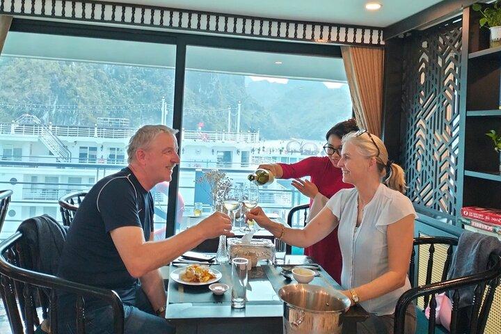 Fra Hanoi : 2D1N Ha Long & Lan Ha Bay Luxury Cruise med balkon