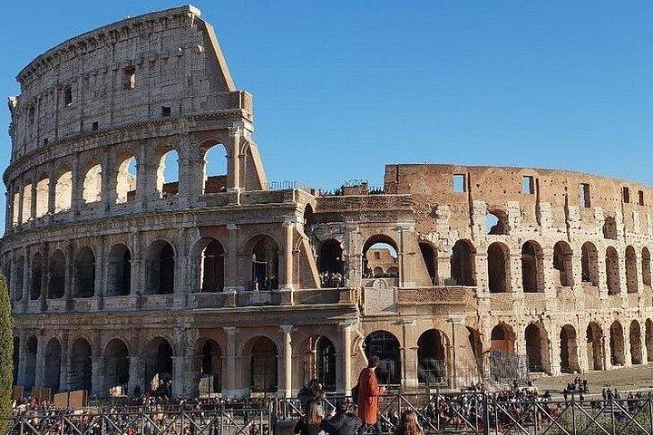 フィレンツェからローマへ: ペルージャとオルヴィエートの停留所で乗り換え
