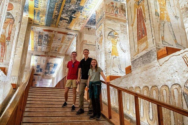 プライベート！ランチとすべての料金が含まれたルクソールの日帰り旅行！