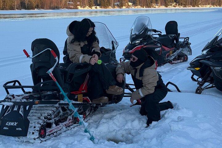 スノーモービル＆アイスフィッシング体験
