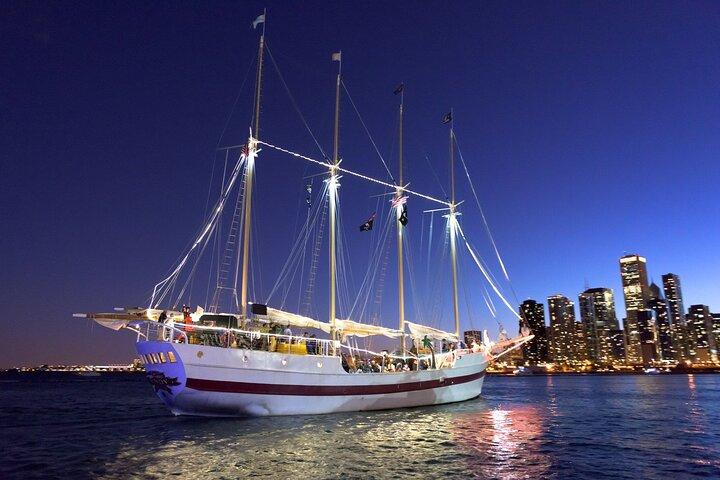 Navega en Tall Ship Windy, únete a nosotros para nuestra "Chicago Skyline Sail"