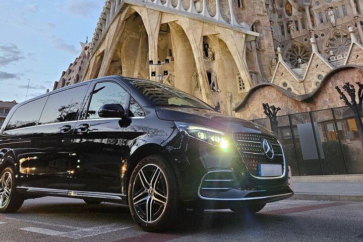 Premium-Privattransfer vom Flughafen Barcelona ins Stadtzentrum von Barcelona
