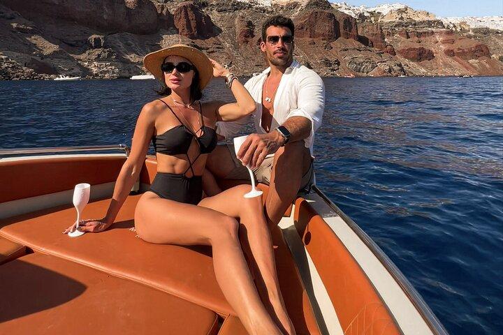 Santorin: Lizenzfreier Luxusbootverleih – Halb- oder Ganztag