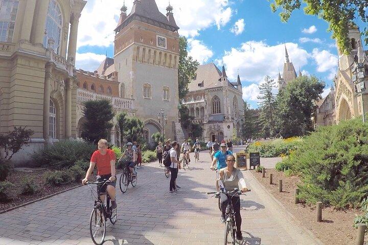 Excursão de bicicleta em Budapeste com um Guia local