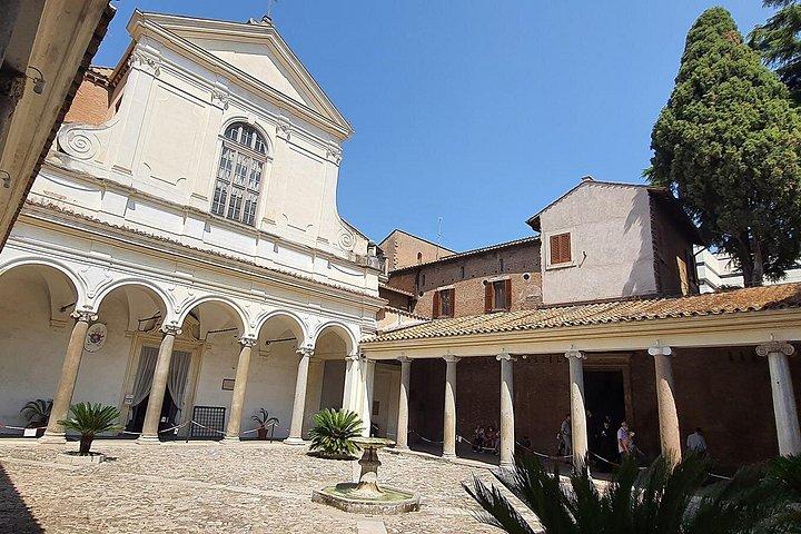 ローマのオマキザル地下聖堂と聖クレメンテ地下聖堂ツアー