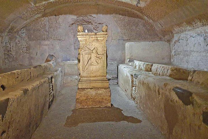 ローマのオマキザル地下聖堂と聖クレメンテ地下聖堂ツアー