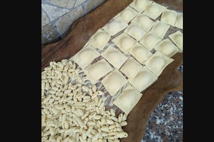 Olbia: Pasta og Tiramisu klasse i et lokalt hjem af Cesarine
