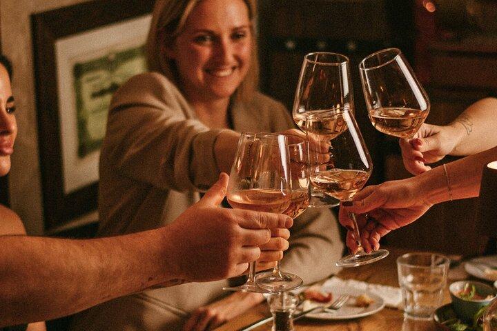 Dégustation de mets et vins dans le centre-ville de Budapest avec Sommelier