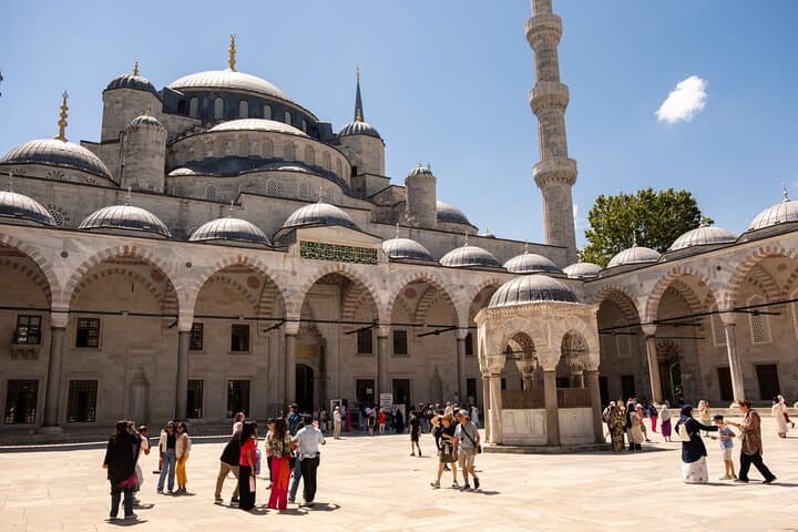 Istanbul: Full Day Private Guided Tour of Iconic Landmarks