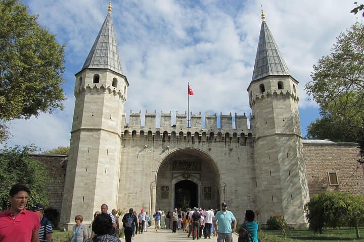 Istanbul: Full Day Private Guided Tour of Iconic Landmarks