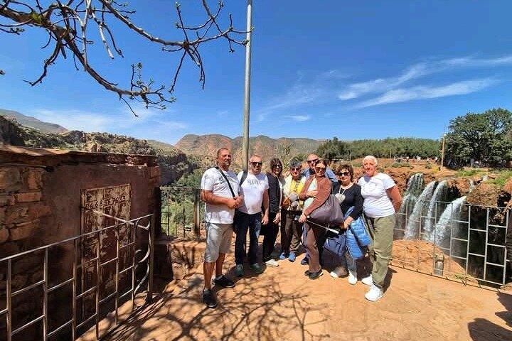 Erkunden Sie die Ouzoud-Wasserfälle in Marrakesch mit geführter Wanderung und Bootsfahrt