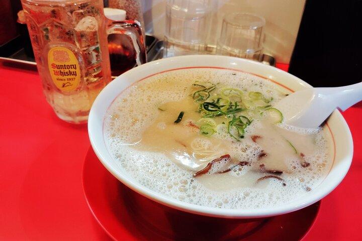 福岡： 福岡の繁華街でご当地ラーメン体験