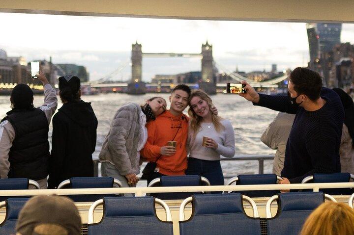 ロンドン : Uber Boat - Single Journey River Thames Cruise