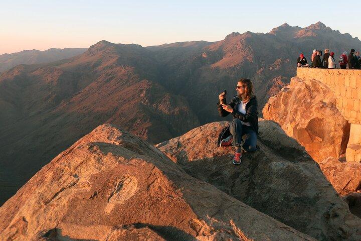 Tour in autobus dell'alba della montagna di Santa Caterina e Mosè - Sharm El Sheikh