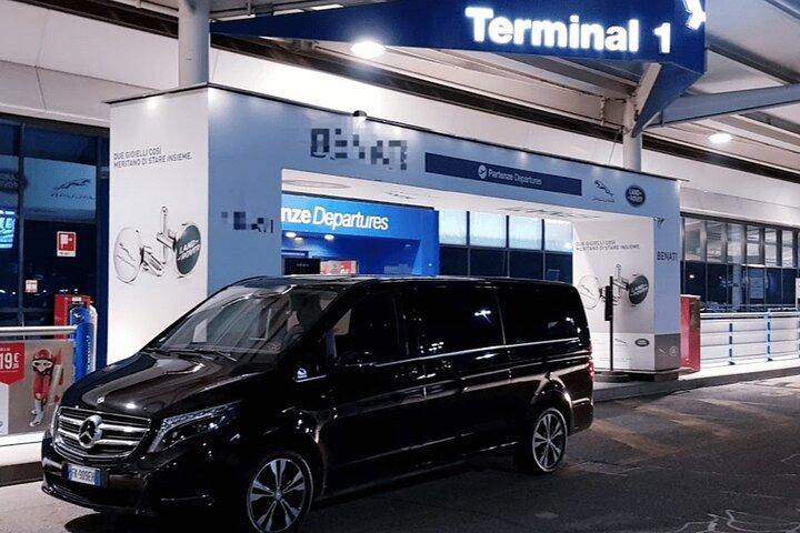 Traslado privado desde Padua al aeropuerto o estación de tren de Venecia