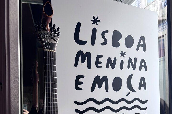 リスボン: アルファマでポートワインと本格ライブファドショー