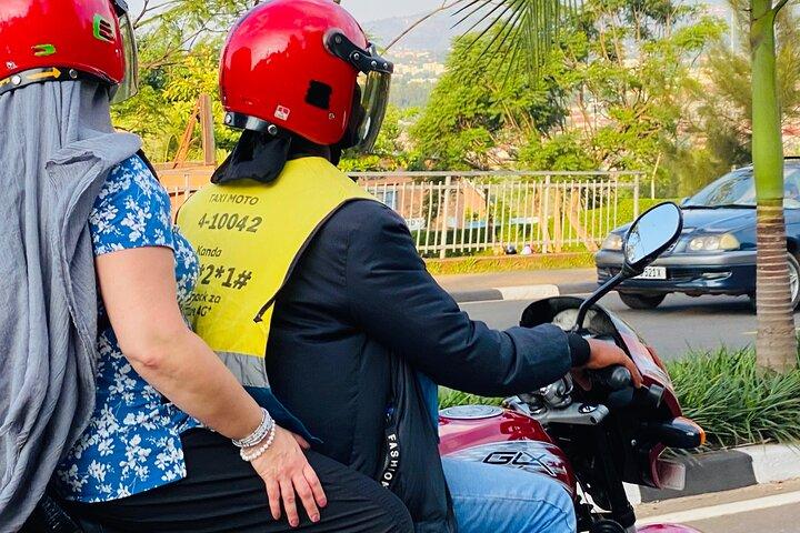 Tour della città di Kigali in moto