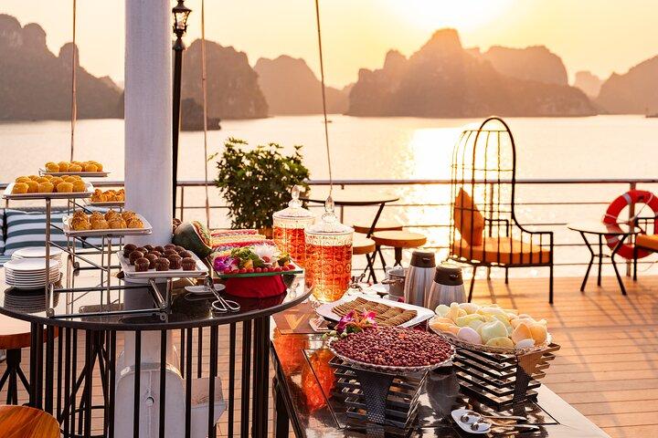 Från Hanoi : Lyxig 5 - Star Halong Ametist Dagskryssning med Buffé