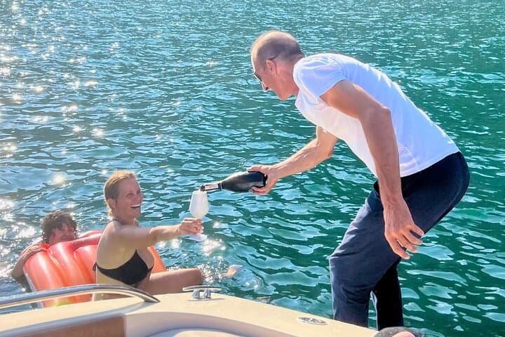 3 to 4h Private Lake Como Speedboat Tour with prosecco & Swimming