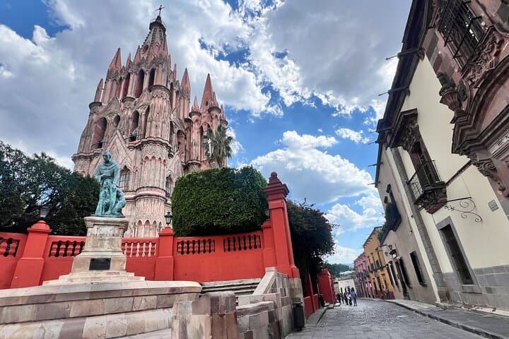 San Miguel de Allende Private Tour from Mexico City (1 day)