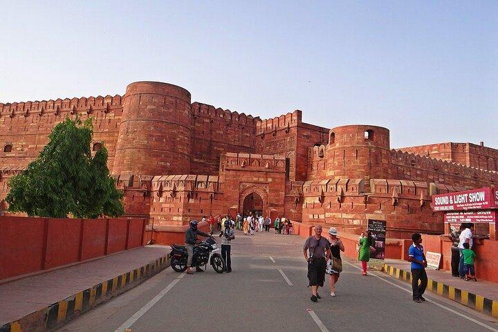 Taj Mahal Agra Fort and Fatehpur Sikri Guided City Tour