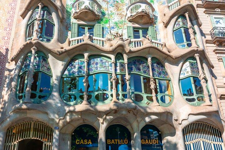 Casa Batlló Fast Track Tour com Gaudí Cube 360° Experience