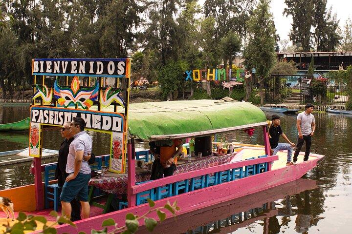 Xochimilco FiestaTentación Boat +18 con Open Bar e Tacos