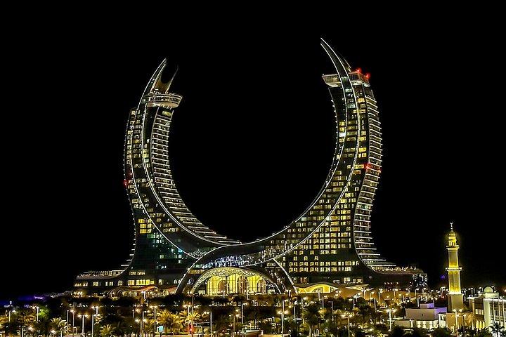 カタール : ドーハの人気観光スポットをカバーするプライベートシティツアー