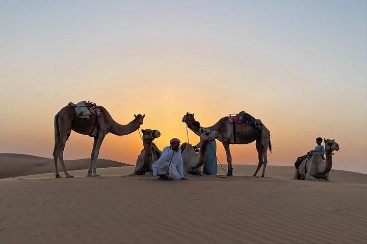 ワヒバ・サンズ＆ワディ・バニ・ハリド・ツアーのシェア旅行