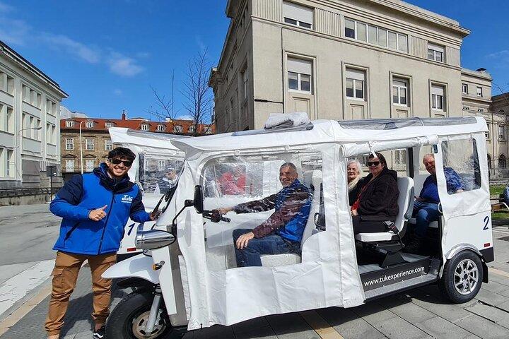 Descubre Coruña Tour Privado de 1 hora en Tuk tuk
