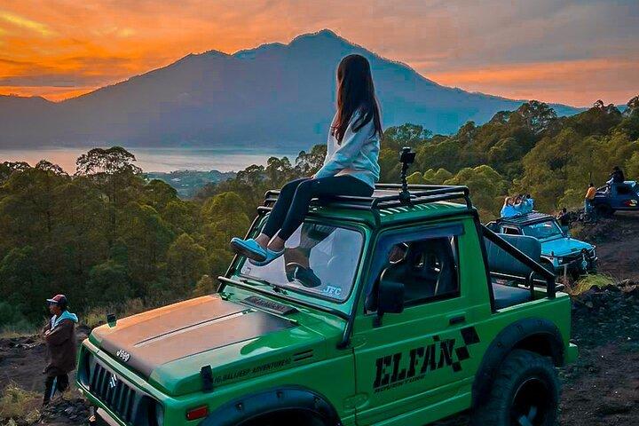 Alba in jeep a Mount Batur
