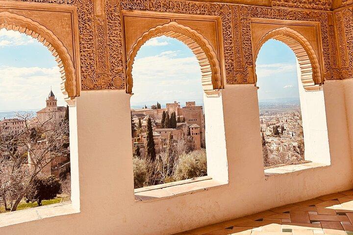 Visita Los Jardines de la Alhambra, Alcazaba y Generalife.