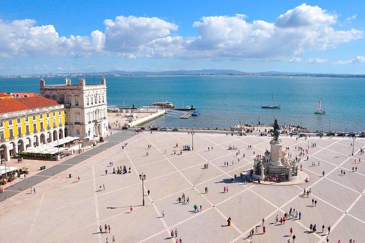 2h Tour | Explore Lisbon’s Hills & Viewpoints