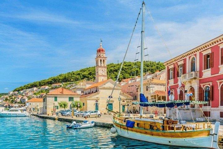 Omiš: ブラチ島半日ボート旅行(ランチ付き)