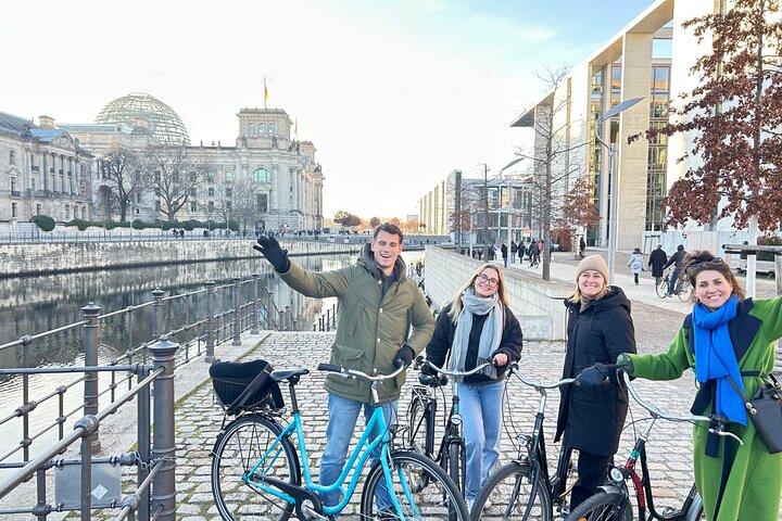 ベルリンの小グループ歴史的自転車ツアー