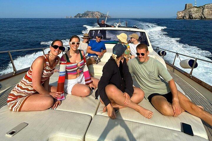 Excursión de un día en barco a la costa de Positano y Amalfi desde Sorrento