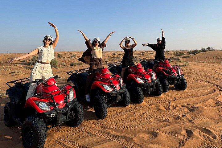 四輪駆動車によるドバイ デザート サファリ、ライブ BBQ、ショーなど