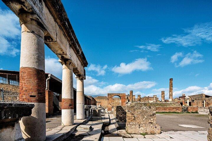 Besøg udgravningerne i Pompeji og Herculaneum fra Salerno
